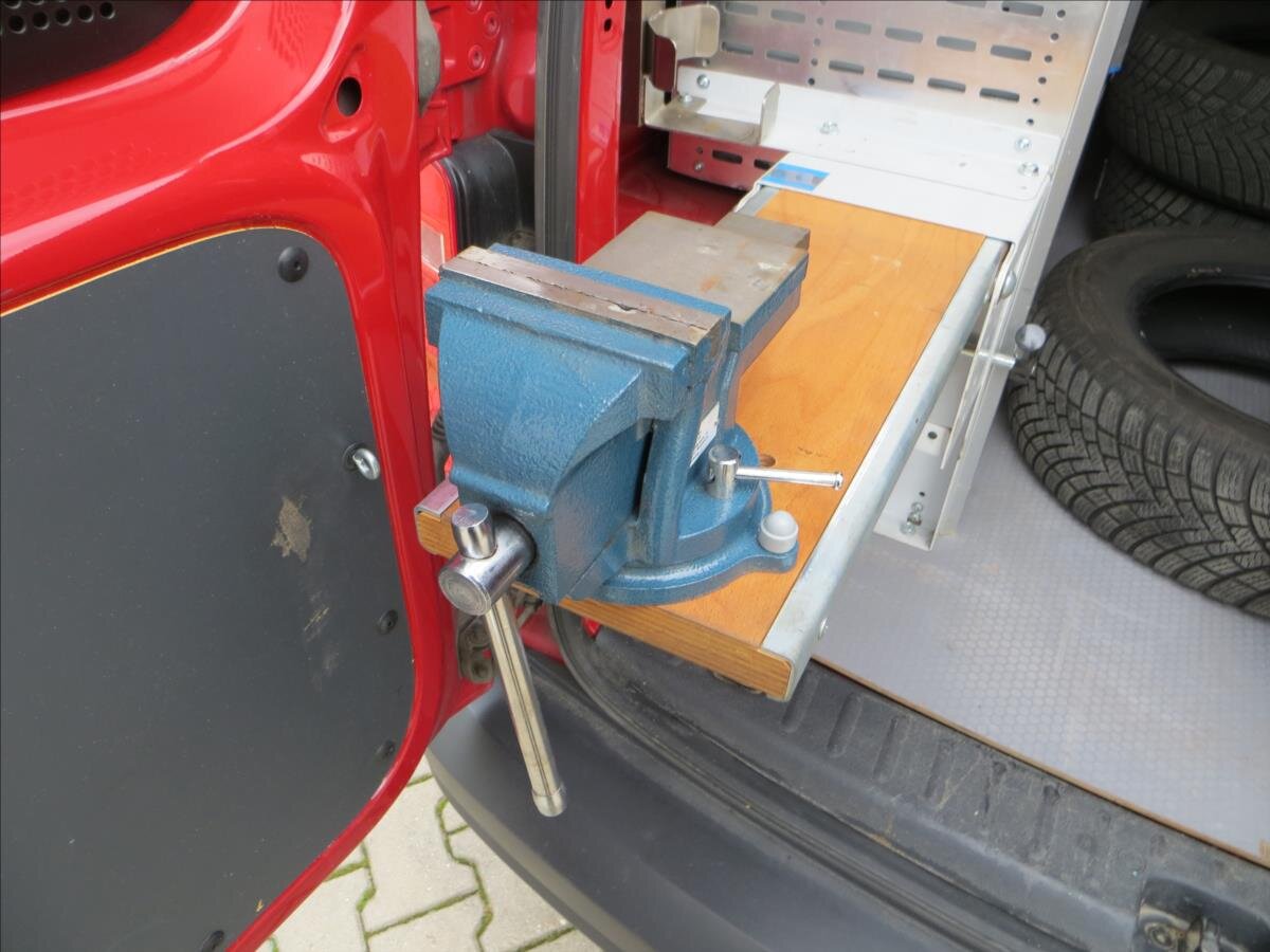 Volkswagen Caddy Skříň 1,4 l 81 kw