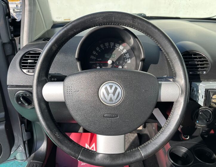 Volkswagen New Beetle 6