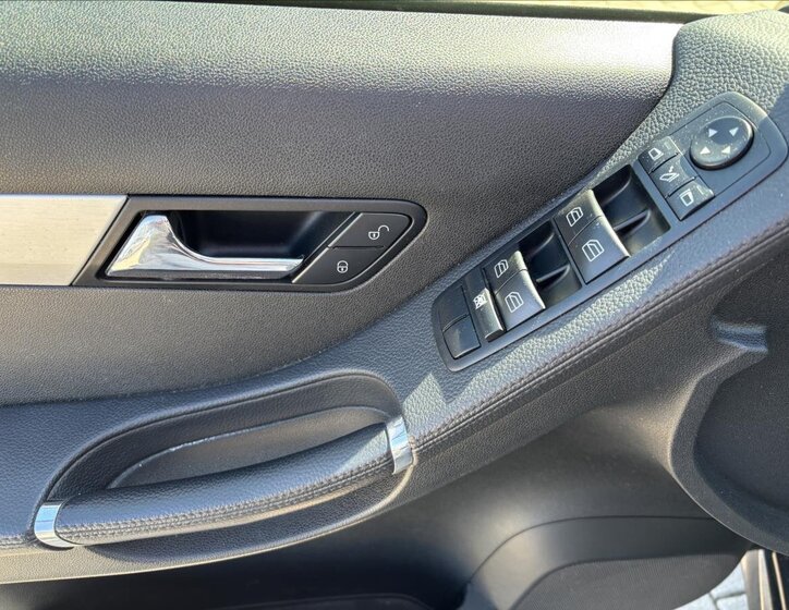 Mercedes-Benz Třídy R Kombi 3,0 l 165 kw