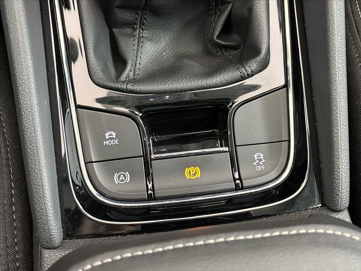 Škoda Karoq SUV / Terénní 1,5 l 110 kw