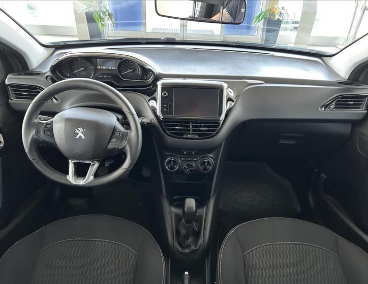Peugeot 208 8