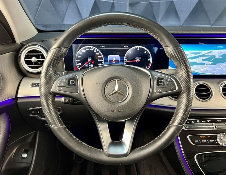 Mercedes-Benz Třídy E 12