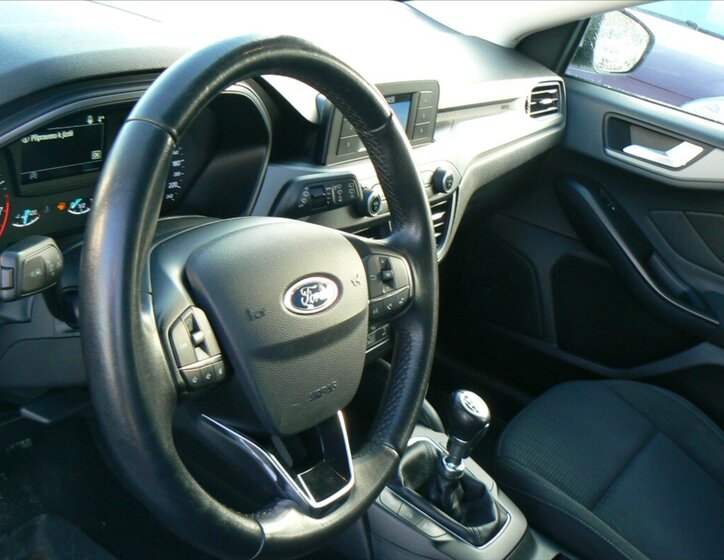 Ford Focus Kombi 999,0 92 kw