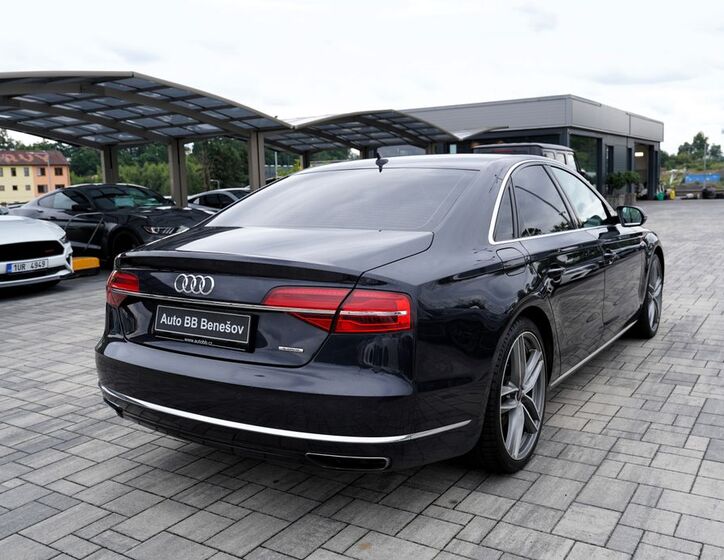 Audi A8 6