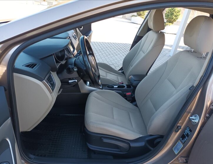 Hyundai i30 Kombi 1,6 l 99 kw