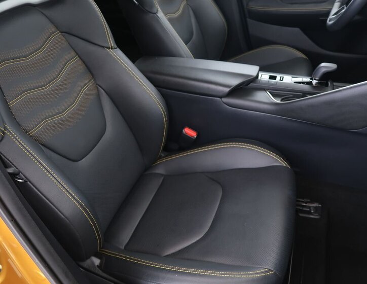 Toyota C-HR SUV / Terénní 2,0 l 112 kw