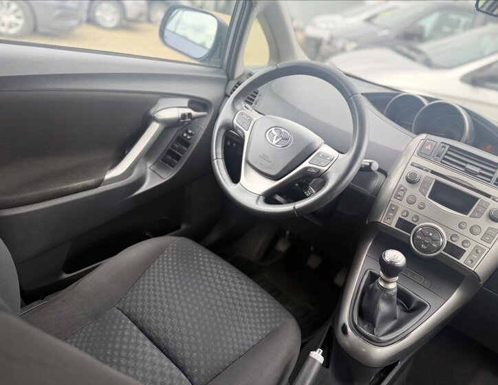 Toyota Verso Kombi 2,0 l 93 kw