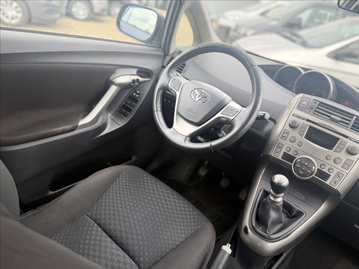 Toyota Verso Kombi 2,0 l 93 kw