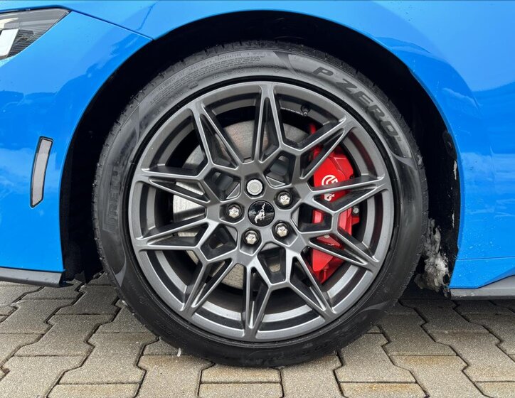 Ford Mustang Kupé 5,0 l 328 kw