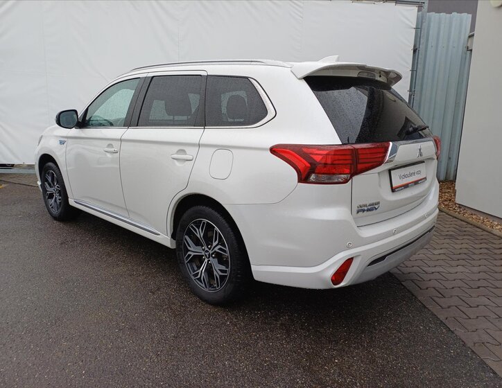 Mitsubishi Outlander Kombi 2,4 l 99 kw