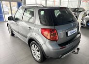 Suzuki SX4 Hatchback 2,0 l 99 kw