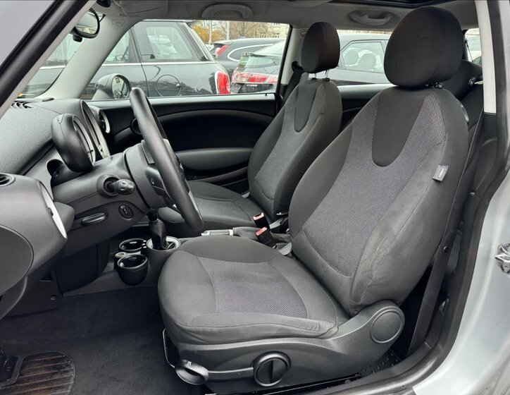 Mini Cooper Hatchback 1,6 l 88 kw
