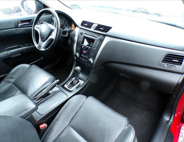 Suzuki Kizashi Sedan / Limuzína 2,4 l 131 kw