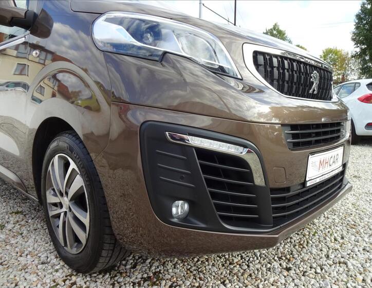 Peugeot Traveller 11