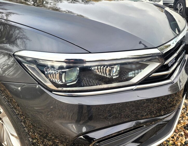 Volkswagen Passat Kombi 1,4 l 160 kw