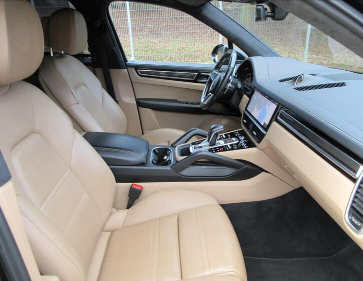 Porsche Cayenne Kombi 2,9 l 324 kw