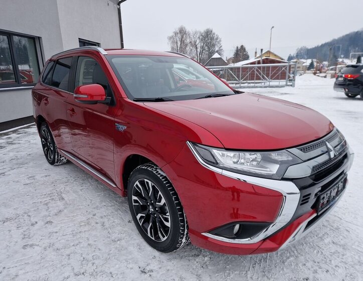 Mitsubishi Outlander SUV 2,4 l 165 kw