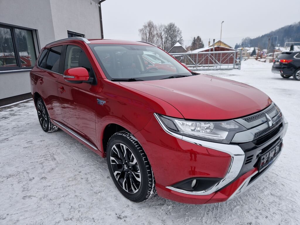 Mitsubishi Outlander SUV 2,4 l 165 kw