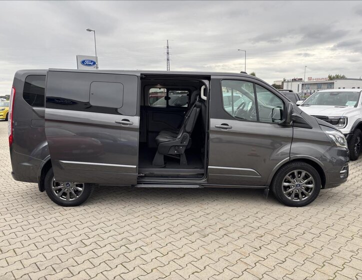 Ford Tourneo Custom 14