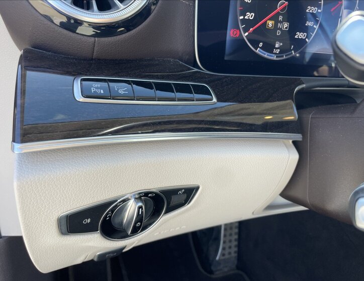 Mercedes-Benz Třídy E Kupé 2,0 l 180 kw