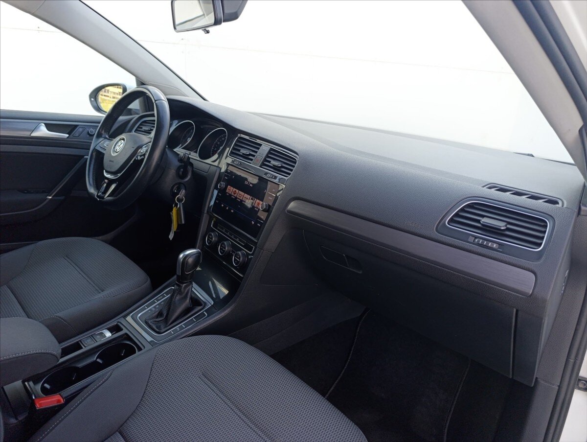 Volkswagen Golf Hatchback 1,5 l 96 kw