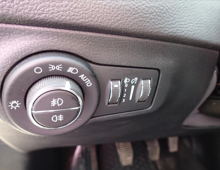 Jeep Compass SUV / Terénní 2,0 l 103 kw