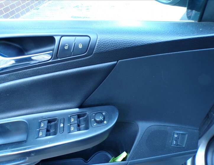 Volkswagen Passat Sedan / Limuzína 2,0 l 103 kw