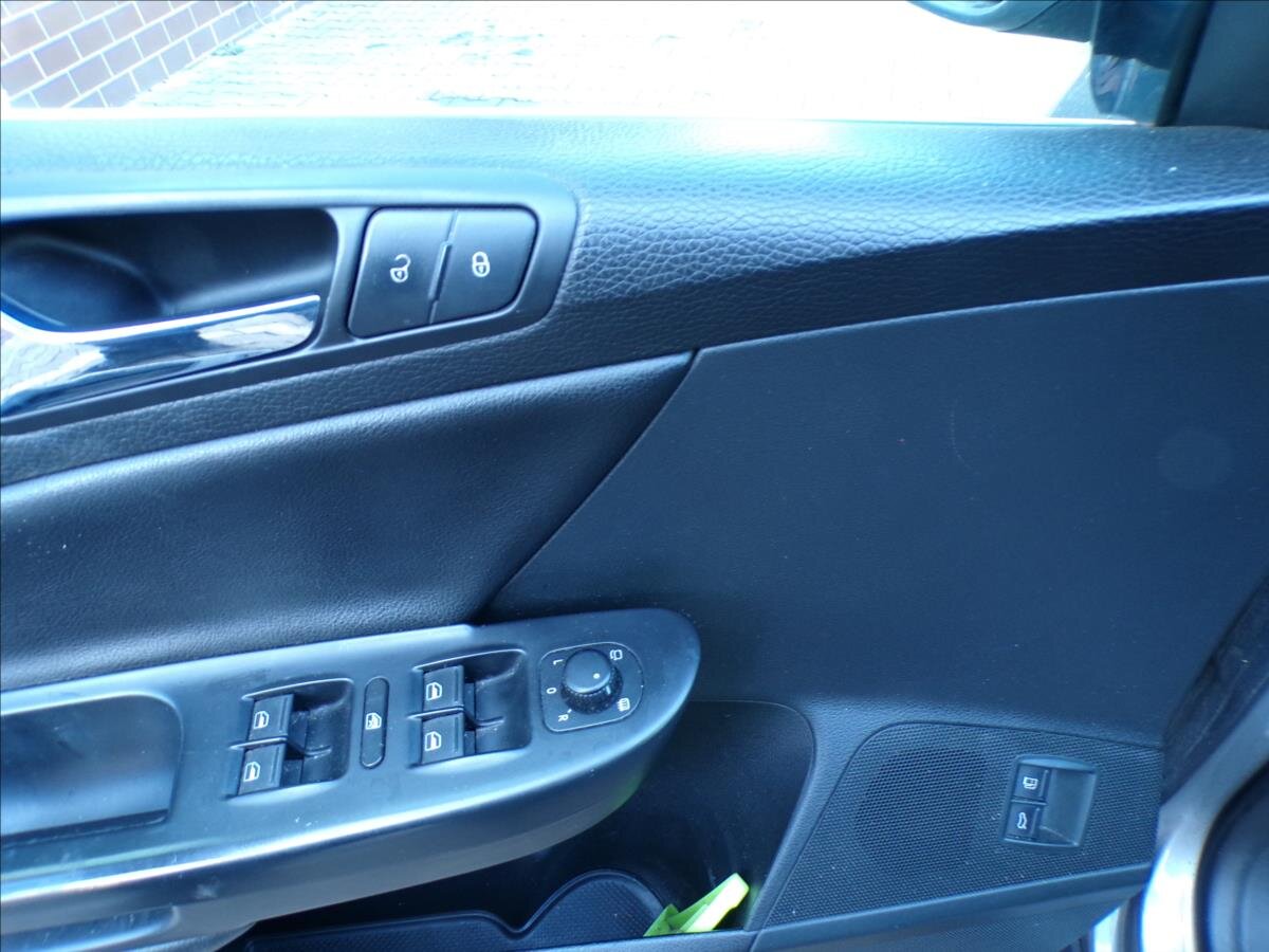 Volkswagen Passat Sedan / Limuzína 2,0 l 103 kw