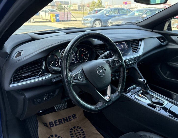 Opel Insignia Kombi 2,0 l 128 kw