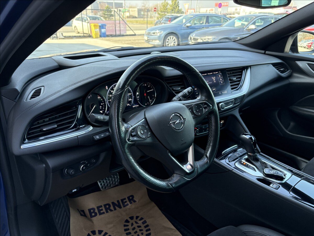 Opel Insignia Kombi 2,0 l 128 kw