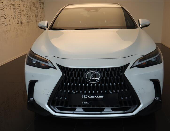 Lexus NX 450h+ 3