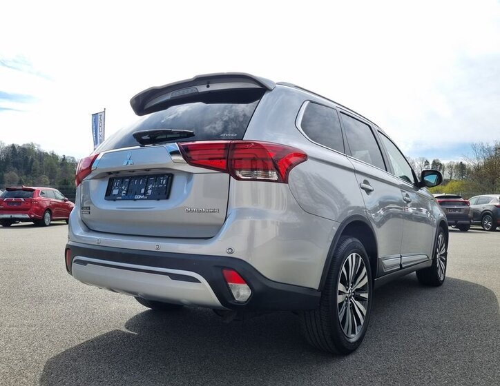 Mitsubishi Outlander SUV / Terénní 2,0 l 110 kw