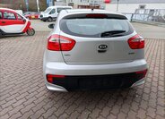 KIA Rio 8