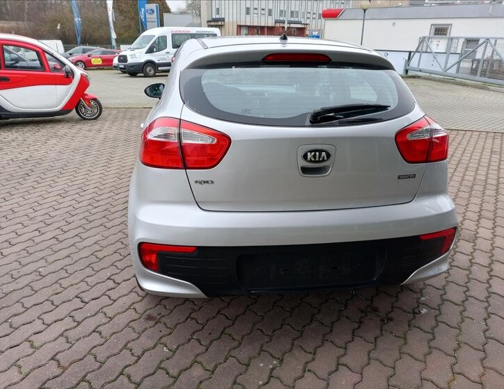 KIA Rio 8