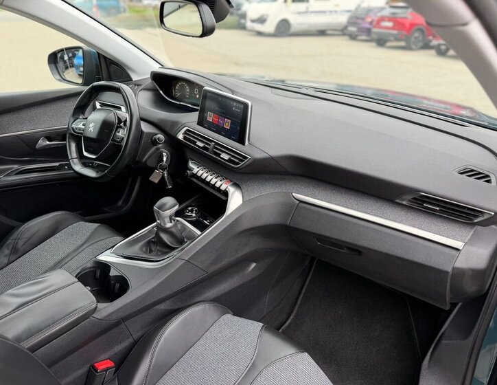 Peugeot 5008 SUV / Terénní 2,0 l 110 kw
