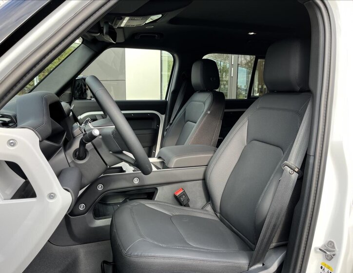 Land Rover Defender SUV / Terénní 3,0 l 147 kw
