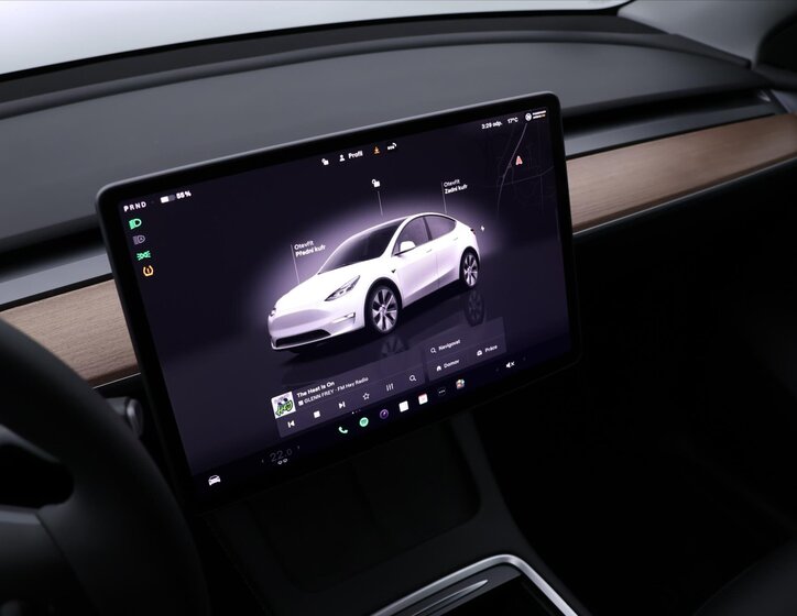 Tesla Model Y 24
