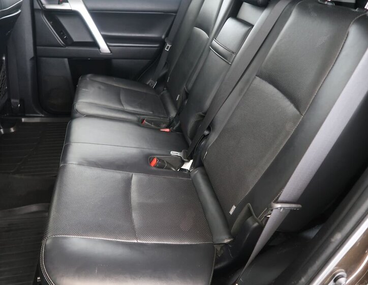 Toyota Land Cruiser 10