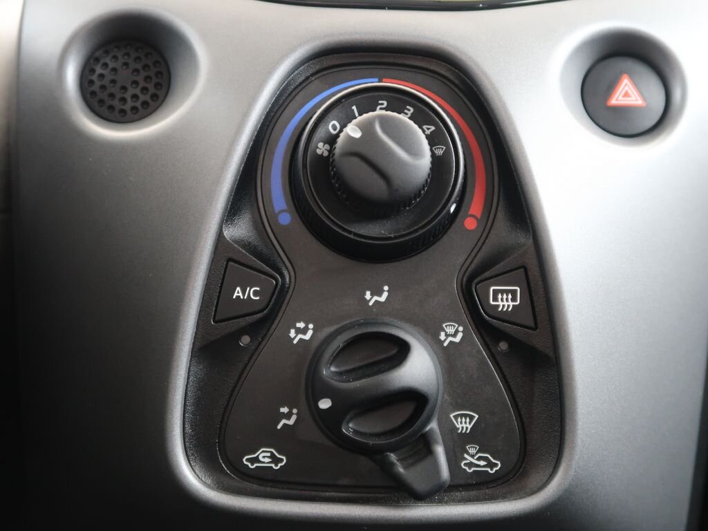 Toyota Aygo Hatchback 998,0 53 kw