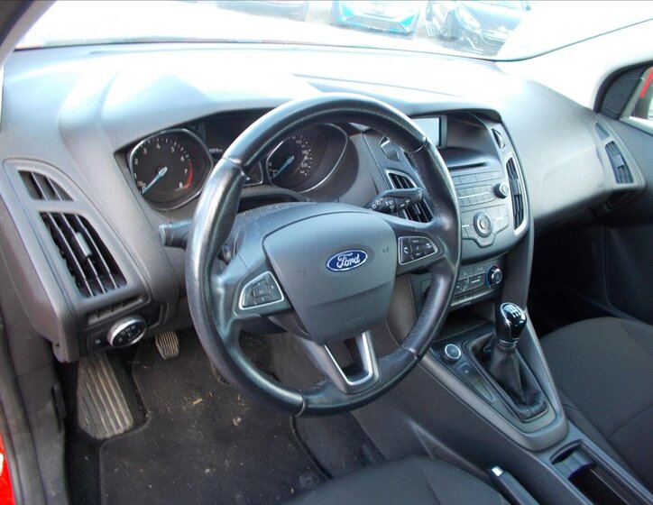 Ford Focus Kombi 999,0 74 kw