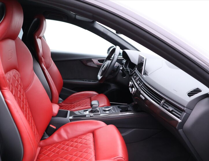 Audi S5 Sedan 3,0 l 260 kw