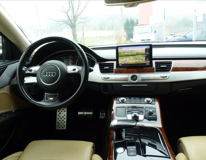 Audi A8 26