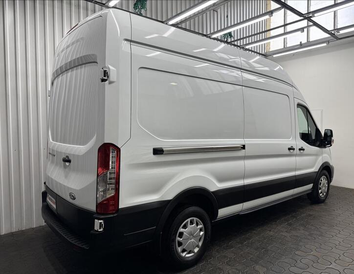 Ford Transit 8