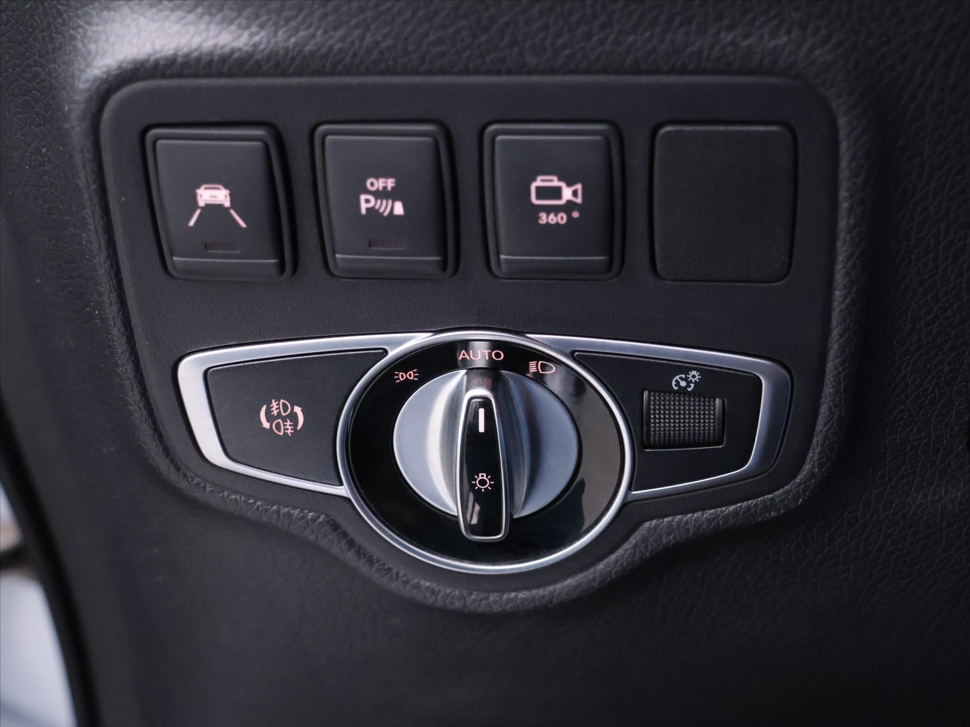 Mercedes-Benz Třídy X Pick-up 2,3 l 140 kw