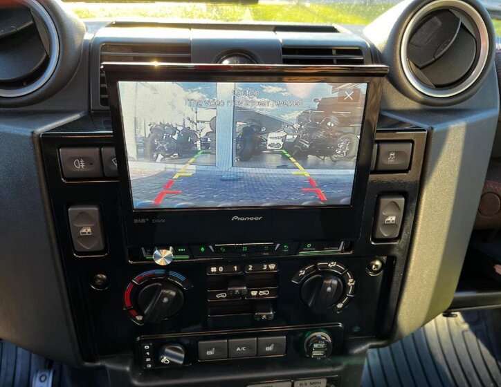 Land Rover Defender SUV / Terénní 2,2 l 90 kw