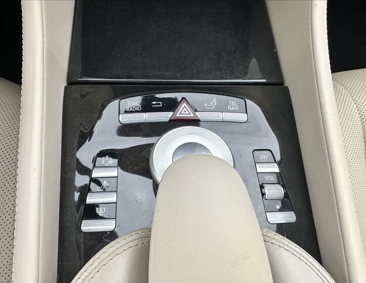 Mercedes-Benz CL Kupé 4,7 l 320 kw