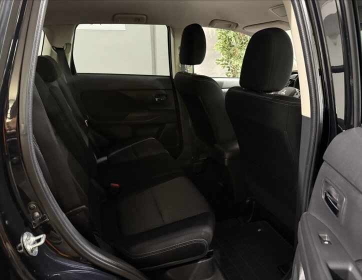 Mitsubishi Outlander SUV / Terénní 2,3 l 110 kw