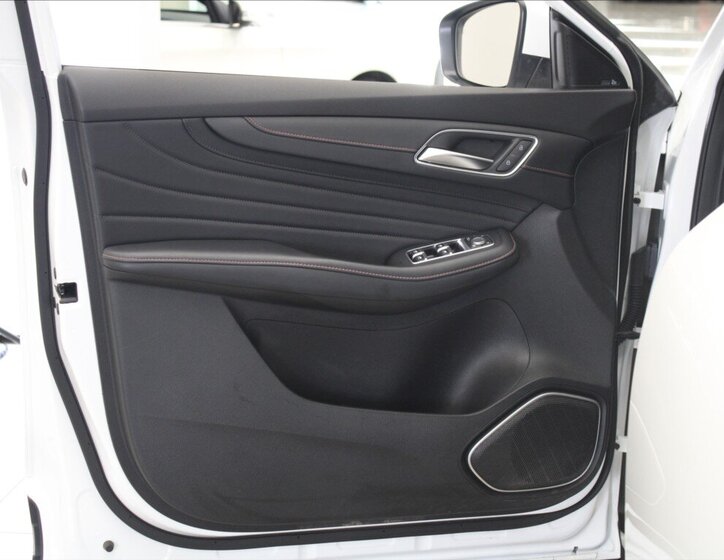 MG EHS SUV / Terénní 1,5 l 190 kw