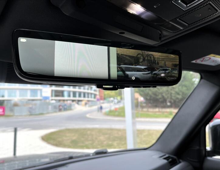 Land Rover Defender 19