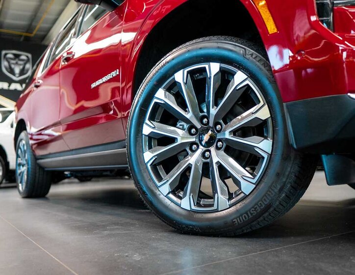 Chevrolet Suburban SUV 6,2 l 313 kw